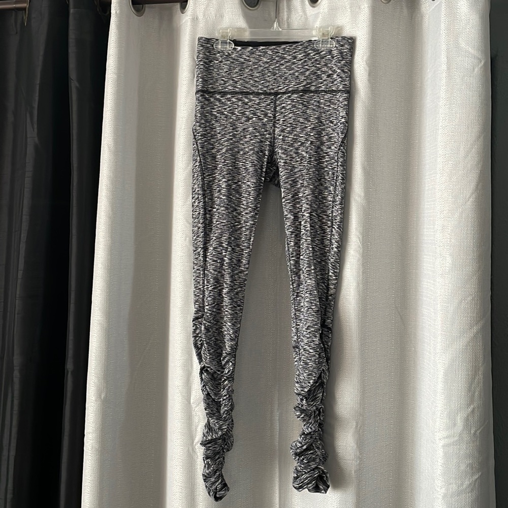 Lululemon high rise size 6 full length